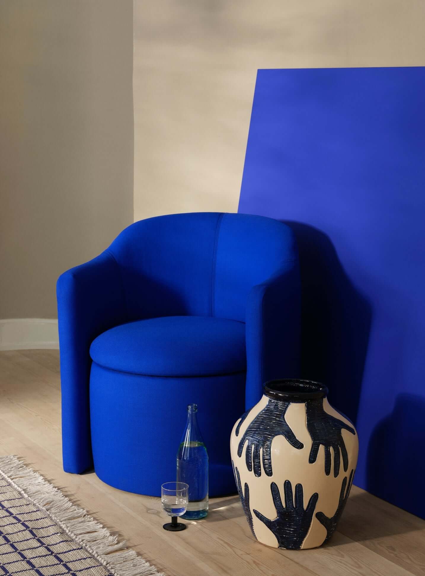 Alt Tag: Pond Armchair in blue – Luxury Furniture by Designer. Premium modern design, a statement piece in curated home furnishings collection.
