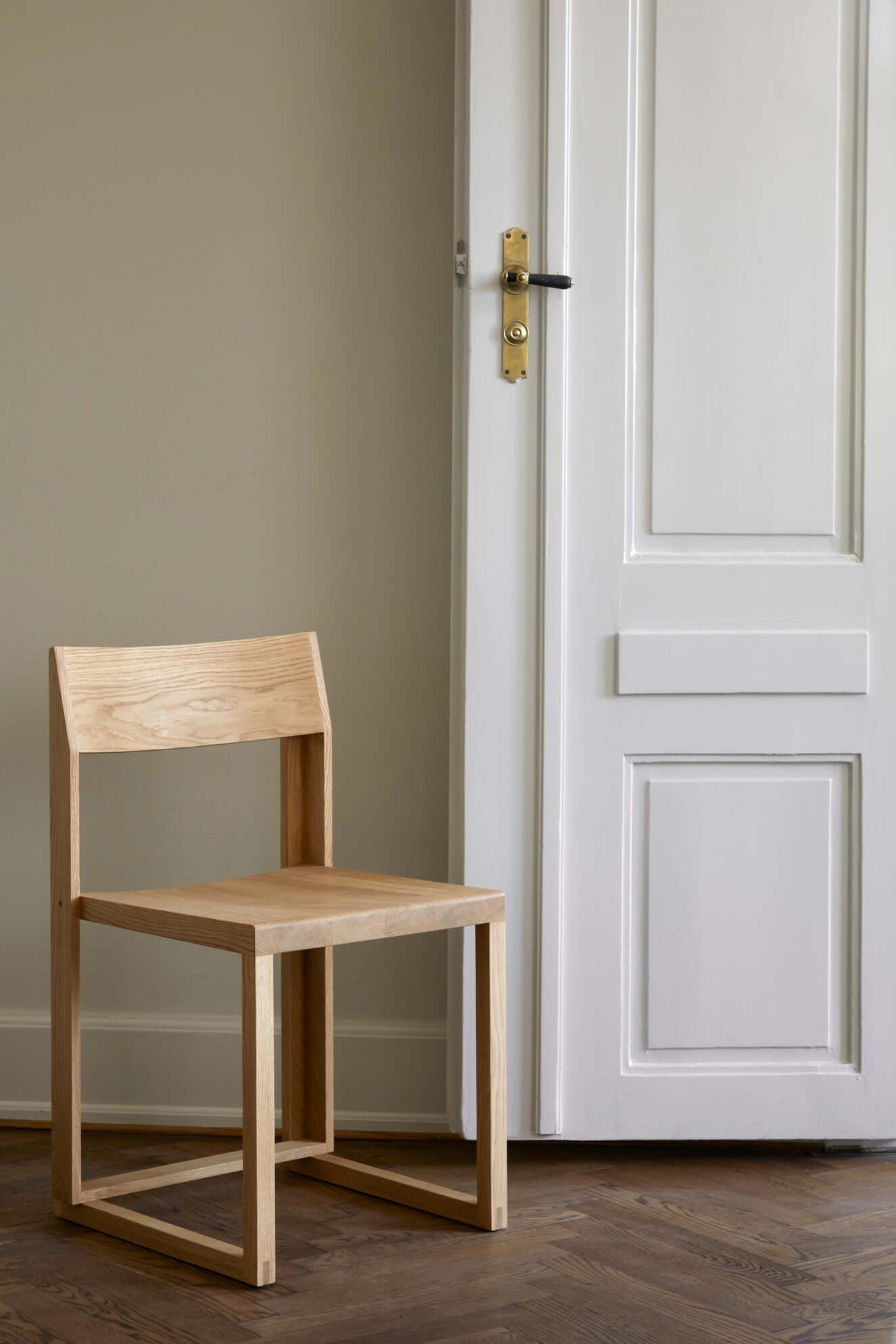Outline Chair – Luxury Designer Furniture, FSC®-certified oak, minimalist design for modern interiors, curated premium home furnishings.