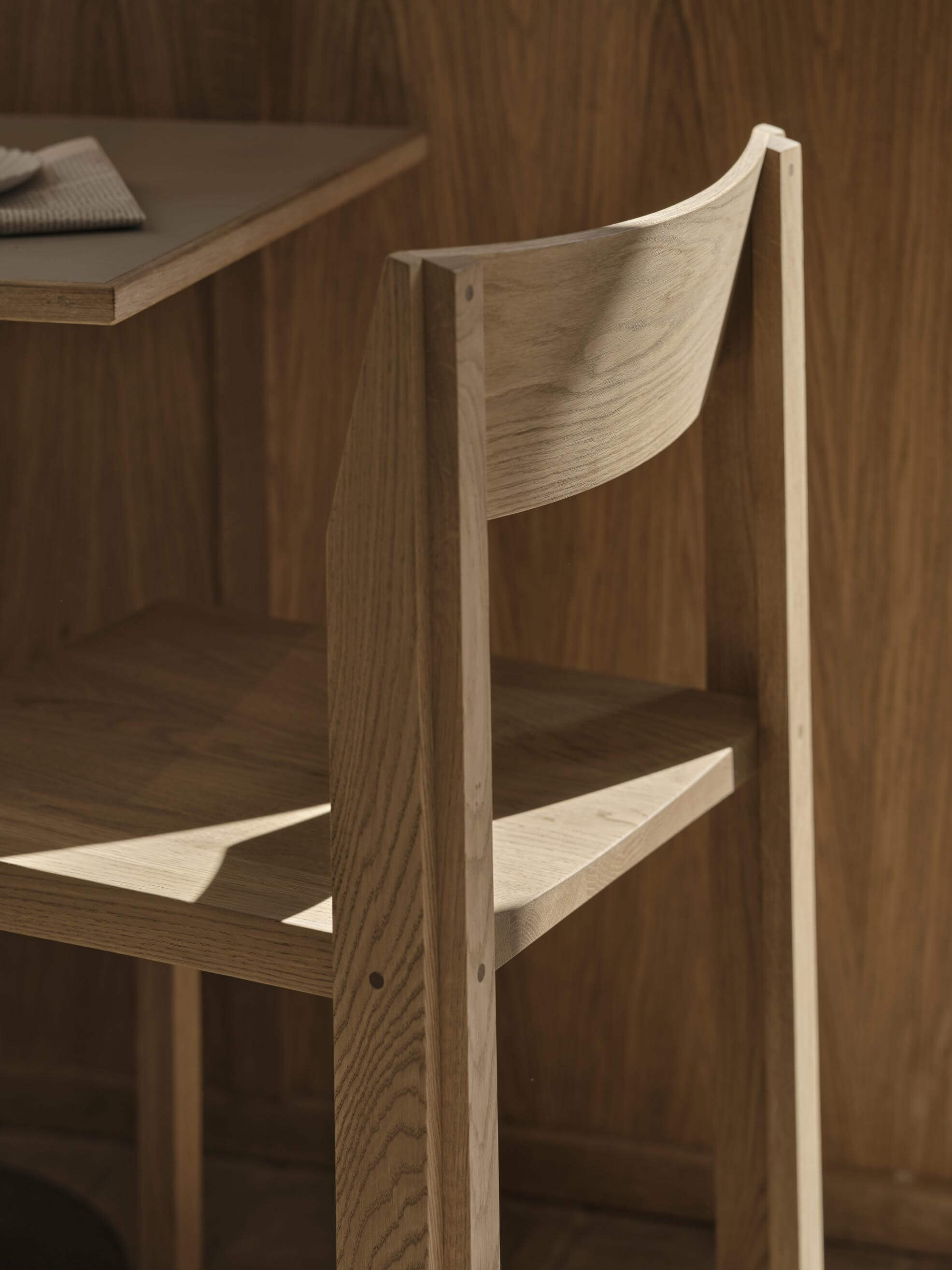 Outline Chair – Luxury and Designer Furniture by Modern Home. Premium modern chair in oak, ideal for Scandinavian interiors.