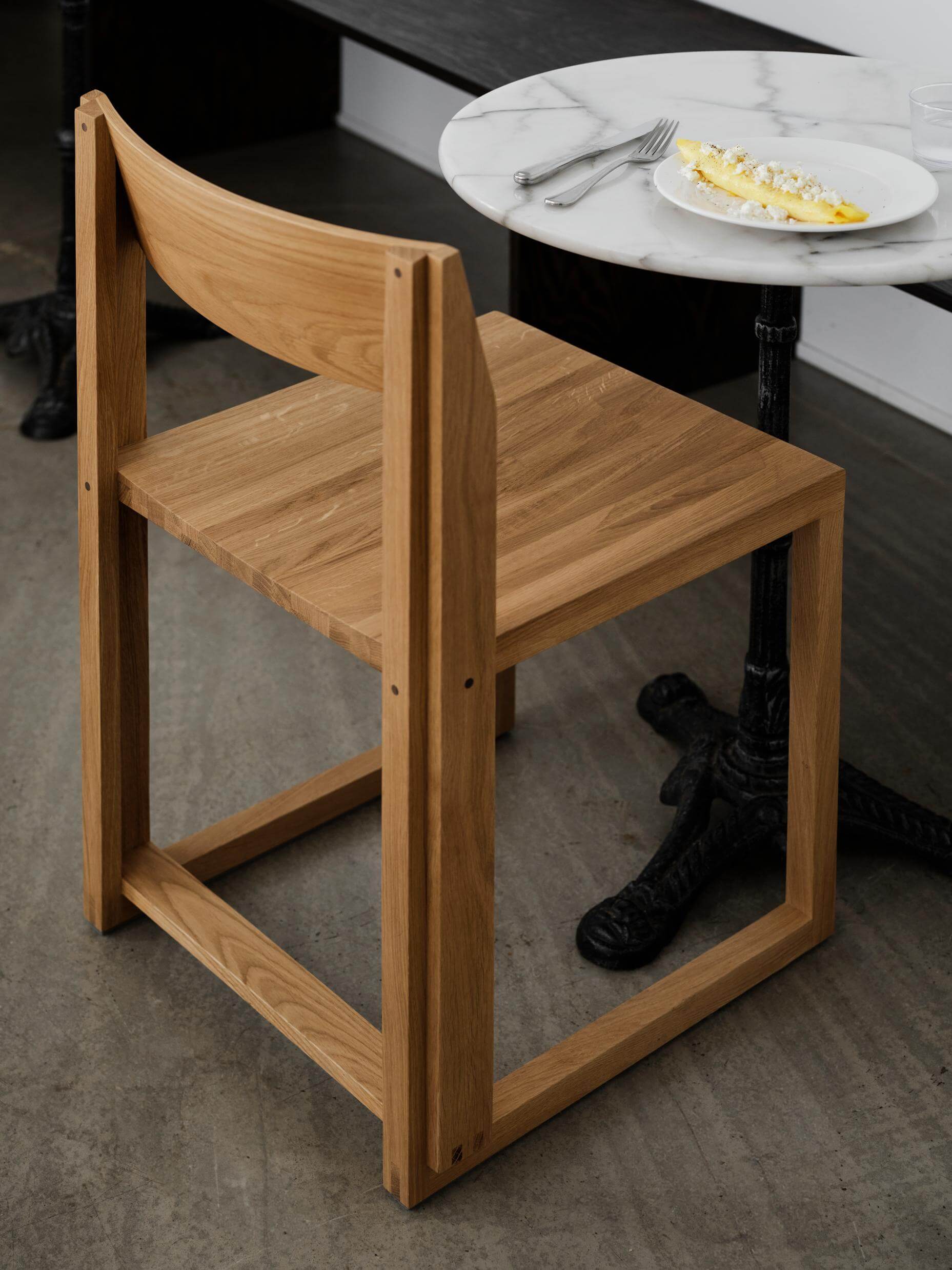 Outline Chair – Luxury Furniture in FSC-certified oak, showcasing minimalist design and clean lines. Designer and modern home decor.