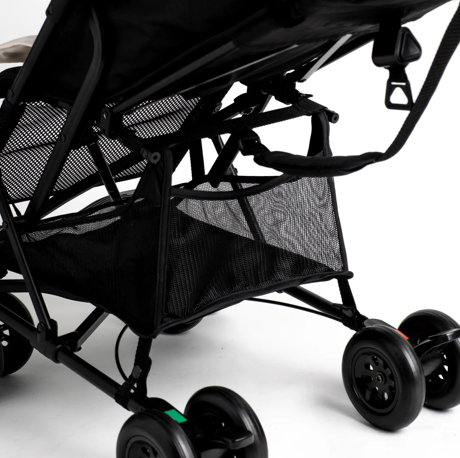 Roma Rizzo 2 - Teddy Cream stroller, compact and lightweight design, perfect for luxury, modern urban living, and premium comfort.
